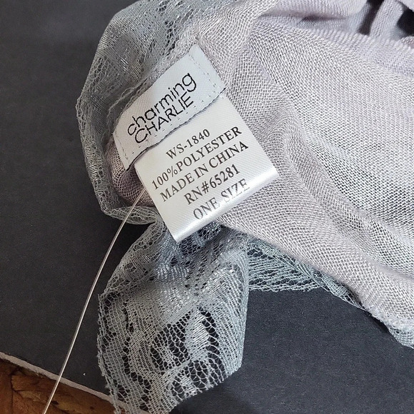 Light Grey Scarf with lace trim NWT Charming Charlie's - Picture 5 of 6